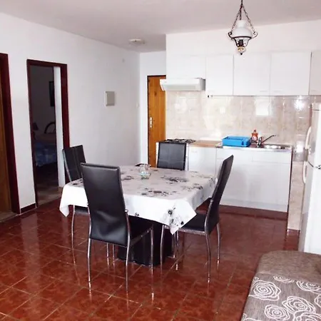 Robinson Sorbus Apartment *